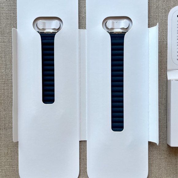 Apple Watch Magnetic Link Band (42mm - Navy - Size M/L) - Picture 4 of 11